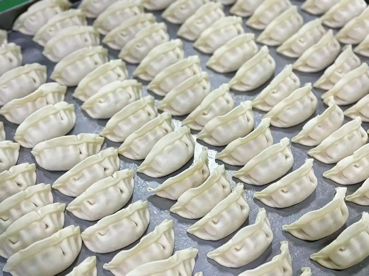 Steamed and Pan-fried corn lean meat dumplings Steamed and Pan-fried corn lean meat dumplings